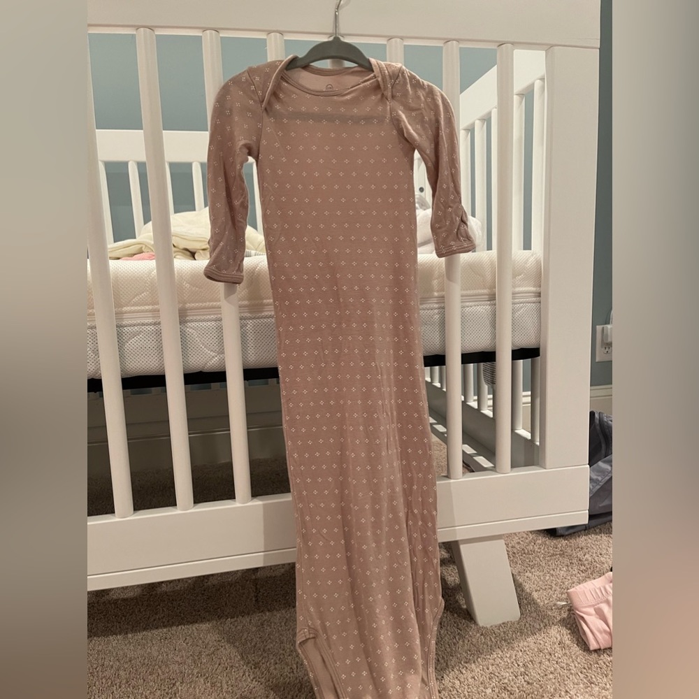 Solly baby knotted gown